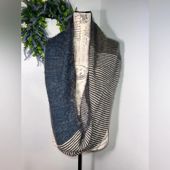 Look, earth tone striped soft eyelash, infinity acrylic scarf 15” wide 28”L - Picture 1 of 9